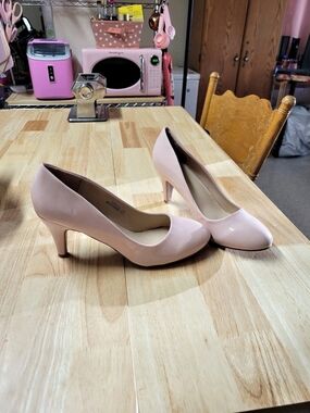 LovMark Pink Patent Pumps US 8.5